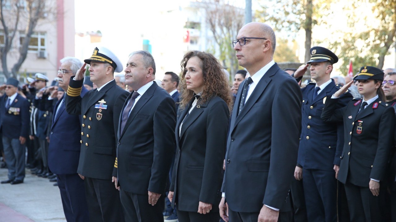 Atatürk için atılan kalpler Karşıyaka'da canlandı!