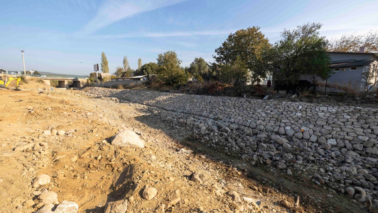 İzmir Yarımada dereleri düzeltiliyor