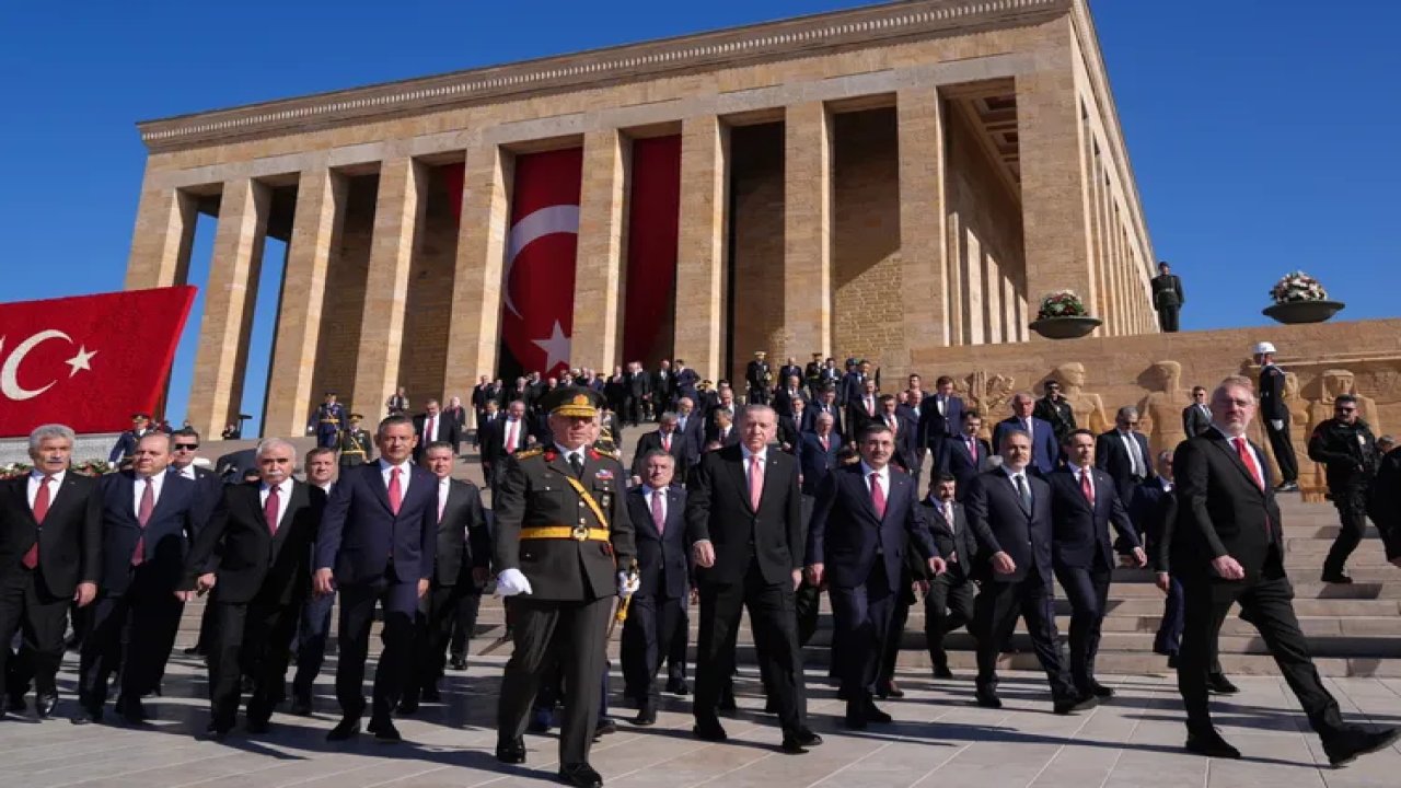 Cumhurbaşkanı Recep Tayyip Erdoğan Anıtkabir'i ziyaret etti