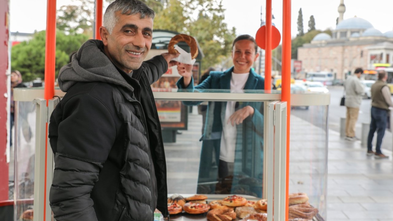 İstanbul'un simit ve kestane, mısır arabaları Beşiktaş meydanında yerini aldı