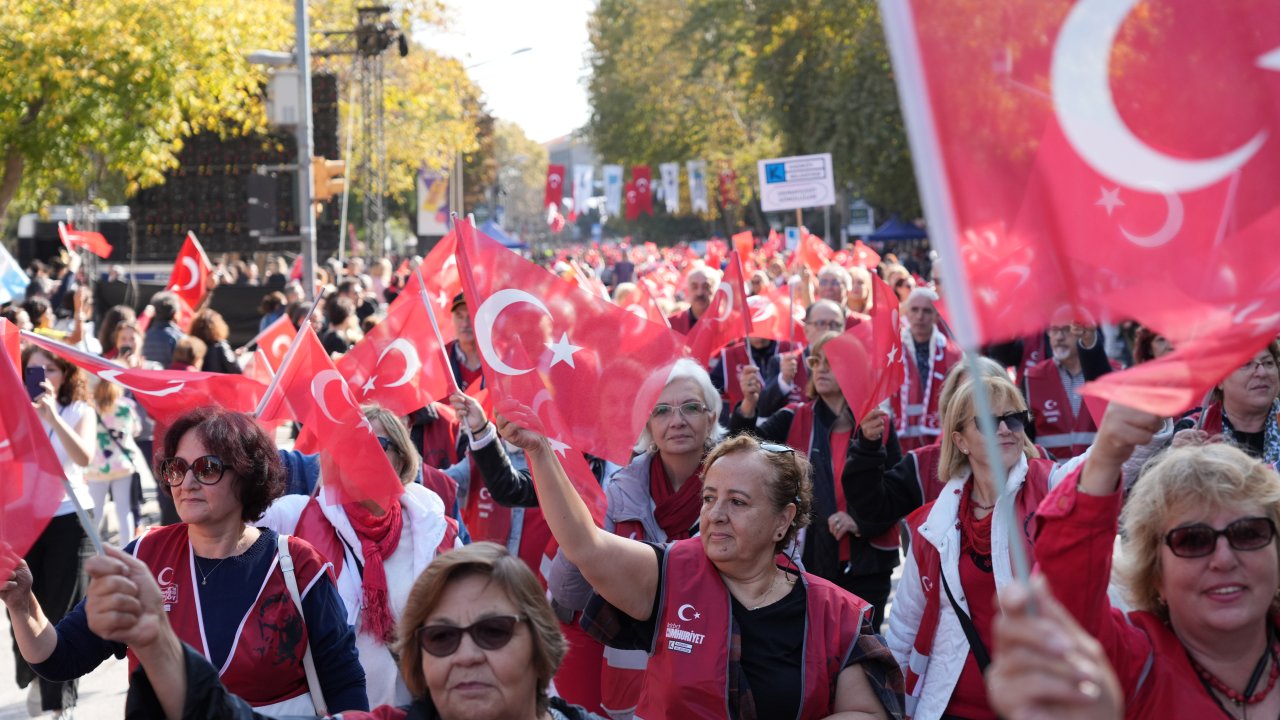 Büyük Cumhuriyet Yürüyüşü öncesi Kadıköy renkli görüntülere sahne oldu